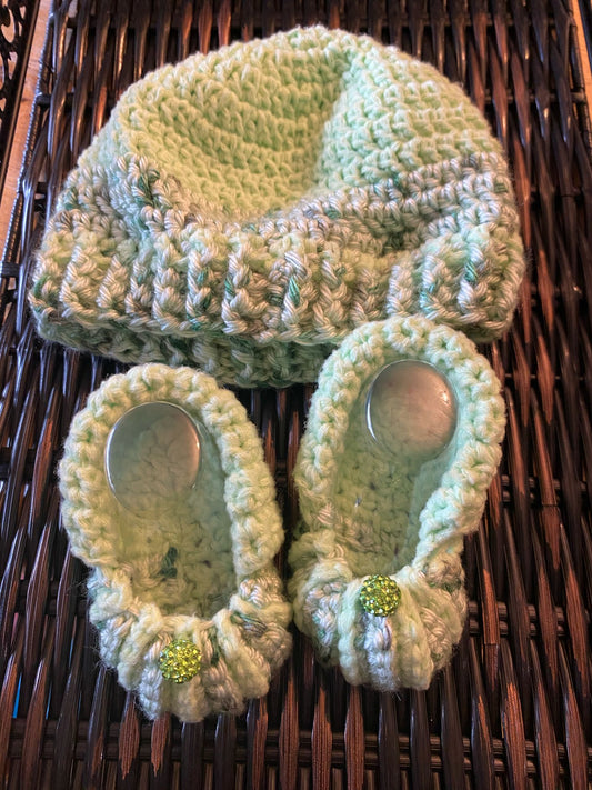 Handmade Baby Beanie & Booties Set – Mint Green Crochet with Decorative Buttons | Newborn Gift