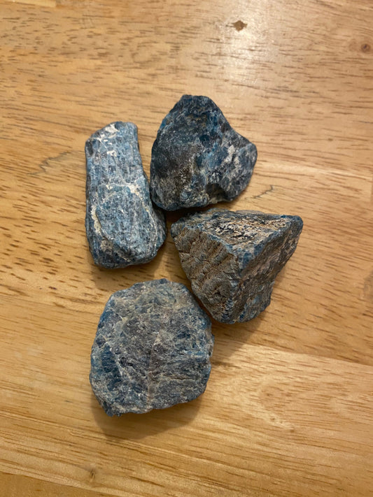 APATITE Raw Gemstones - Stretchmarksbegone
